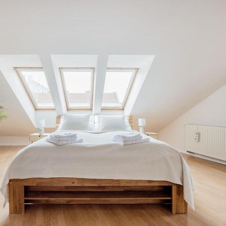 Bright And Spacious Penthouse W/ Terrace & Parking Budapest Kültér fotó