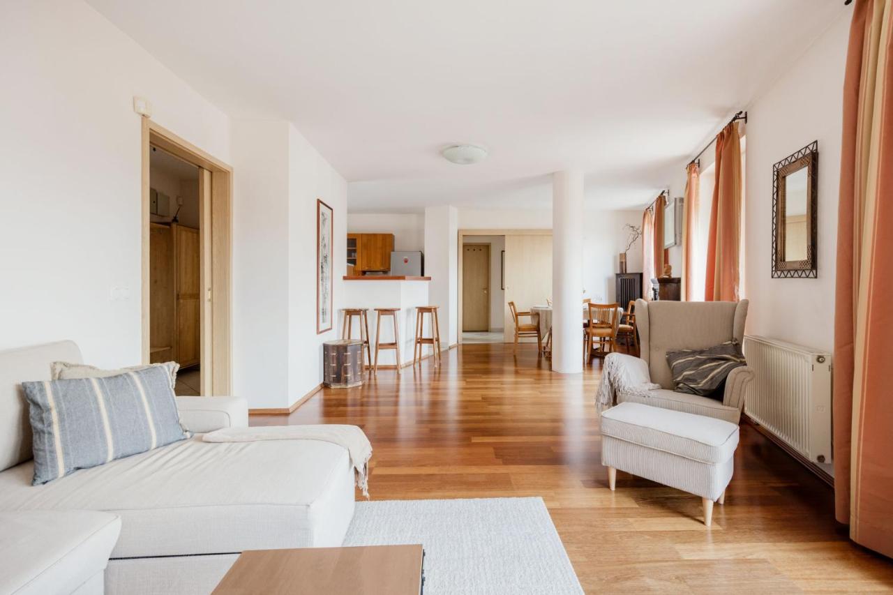 Bright And Spacious Penthouse W/ Terrace & Parking Budapest Kültér fotó