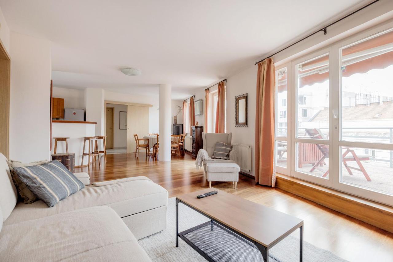 Bright And Spacious Penthouse W/ Terrace & Parking Budapest Kültér fotó