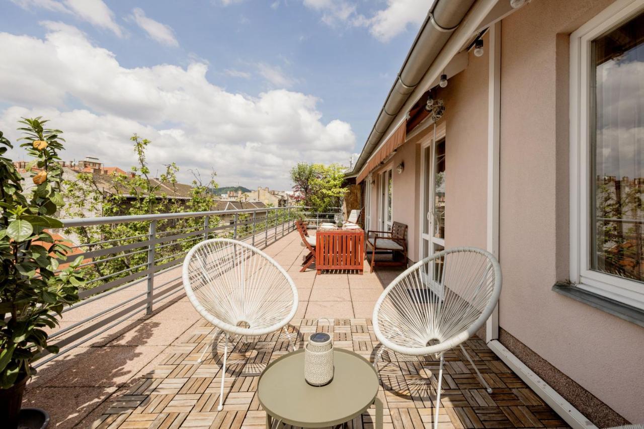 Bright And Spacious Penthouse W/ Terrace & Parking Budapest Kültér fotó