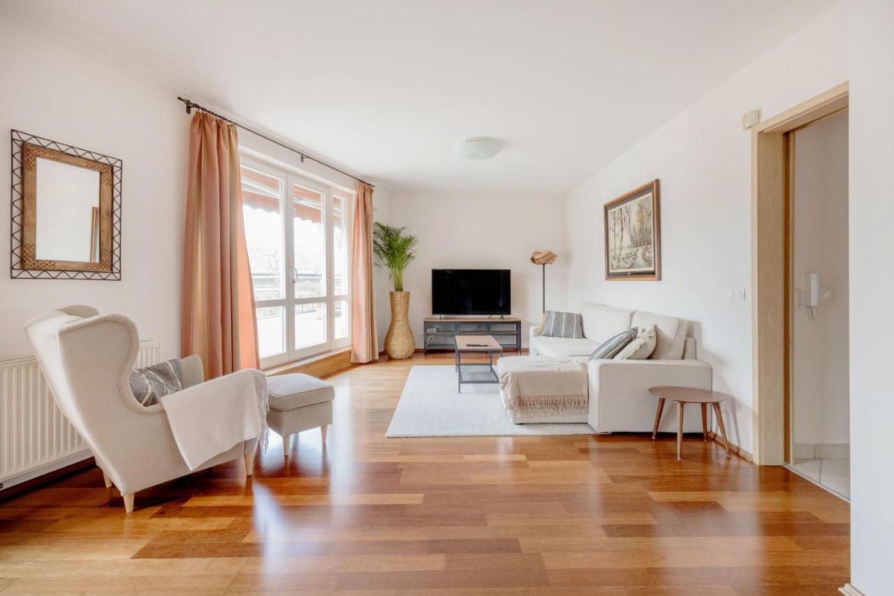 Bright And Spacious Penthouse W/ Terrace & Parking Budapest Kültér fotó