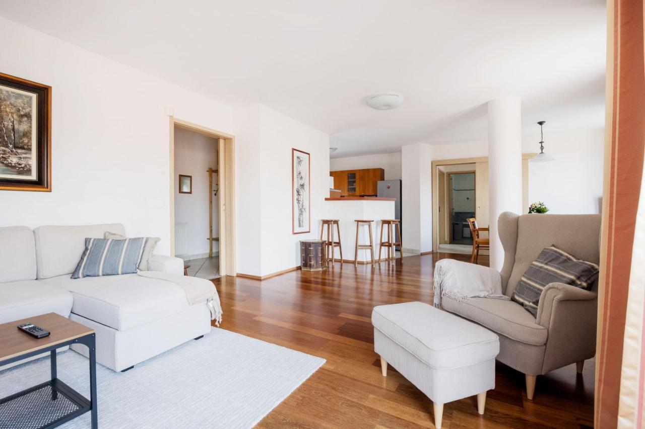 Bright And Spacious Penthouse W/ Terrace & Parking Budapest Kültér fotó