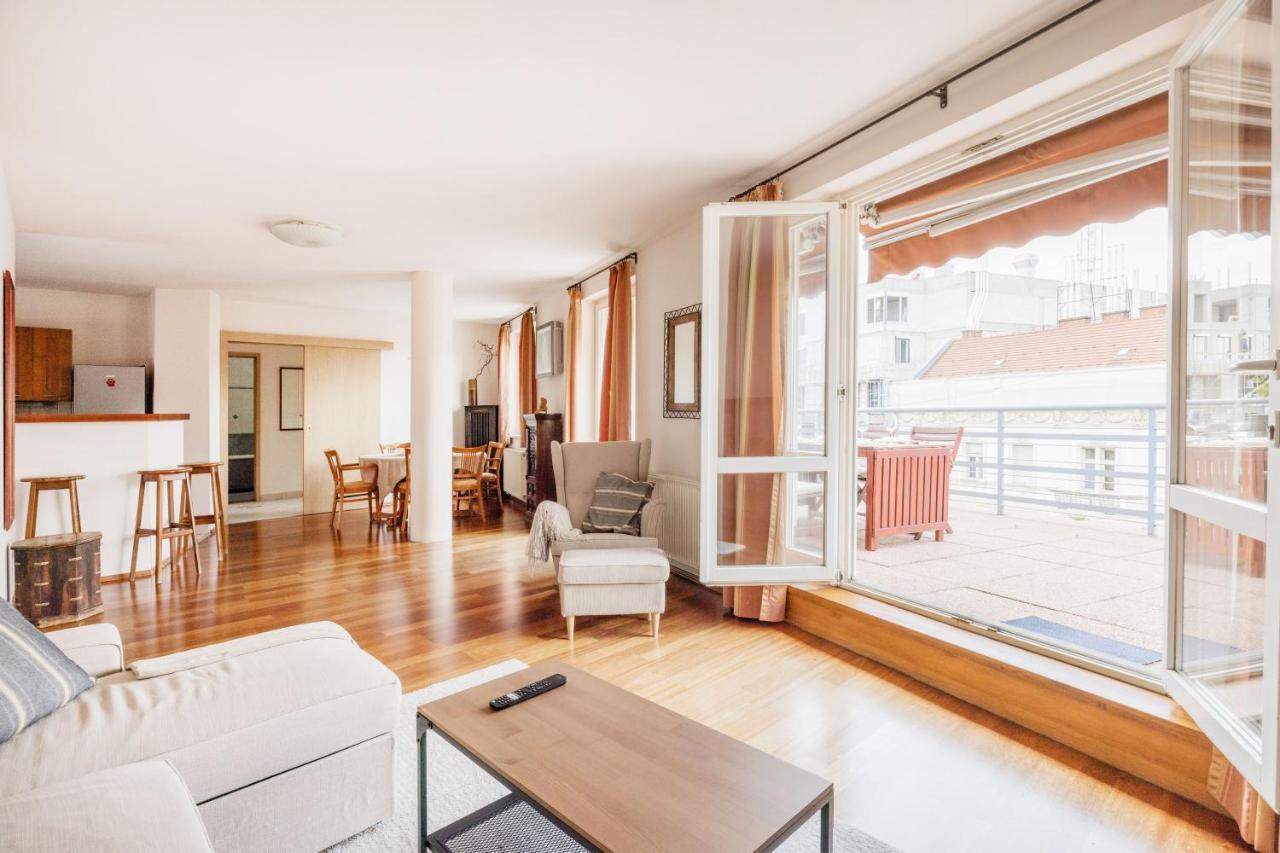Bright And Spacious Penthouse W/ Terrace & Parking Budapest Kültér fotó