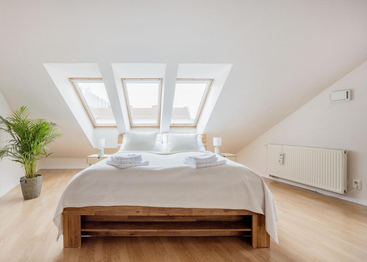 Bright And Spacious Penthouse W/ Terrace & Parking Budapest Kültér fotó