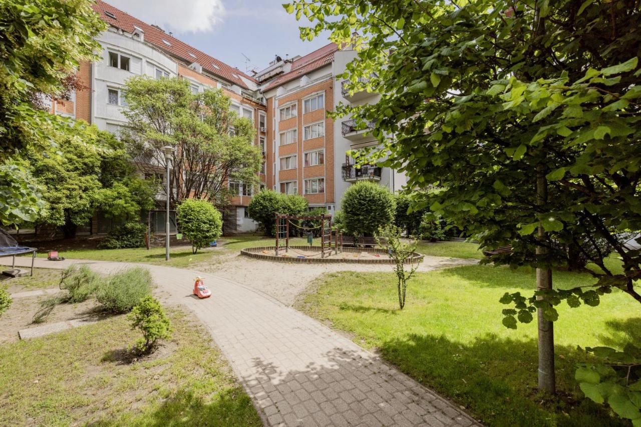 Bright And Spacious Penthouse W/ Terrace & Parking Budapest Kültér fotó