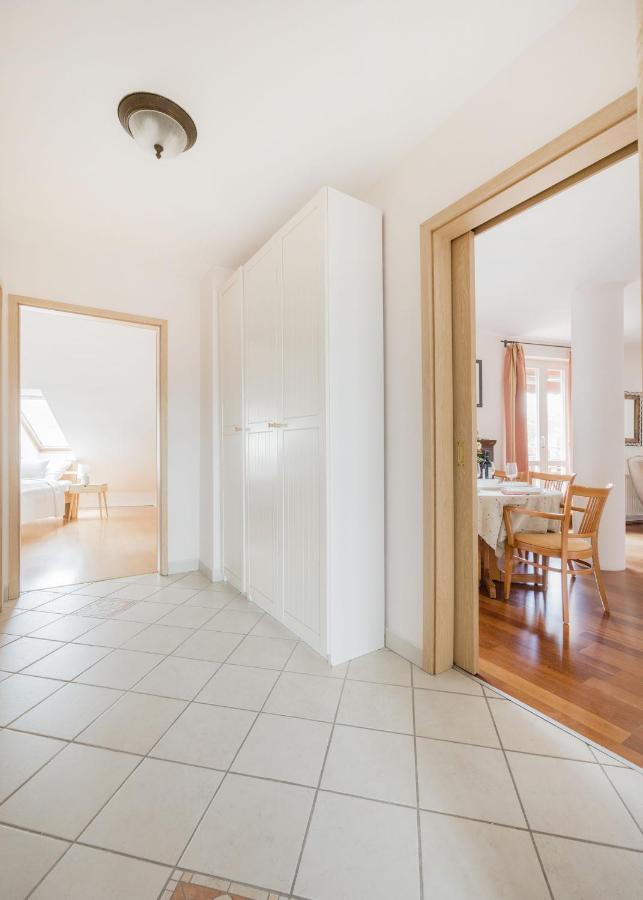 Bright And Spacious Penthouse W/ Terrace & Parking Budapest Kültér fotó